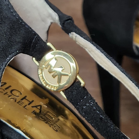 Michael Kors Brayson Black Suede T-Strap Peep Toe Stiletto Heel Pump Size 8.5 - Picture 3 of 10